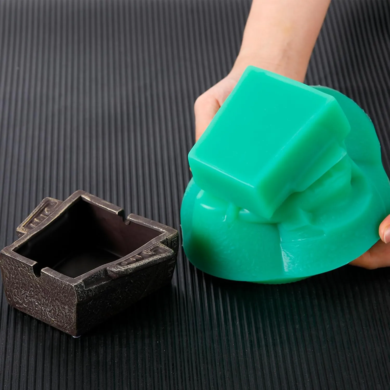 BBDINO Silicone Mold Making Kit, Super Elastic Jade Green Silicone, 1Gallon/140.8Oz, Ideal for Casting 3D Resin Molds & Silicone Molds, 1A:1B Mix Ratio