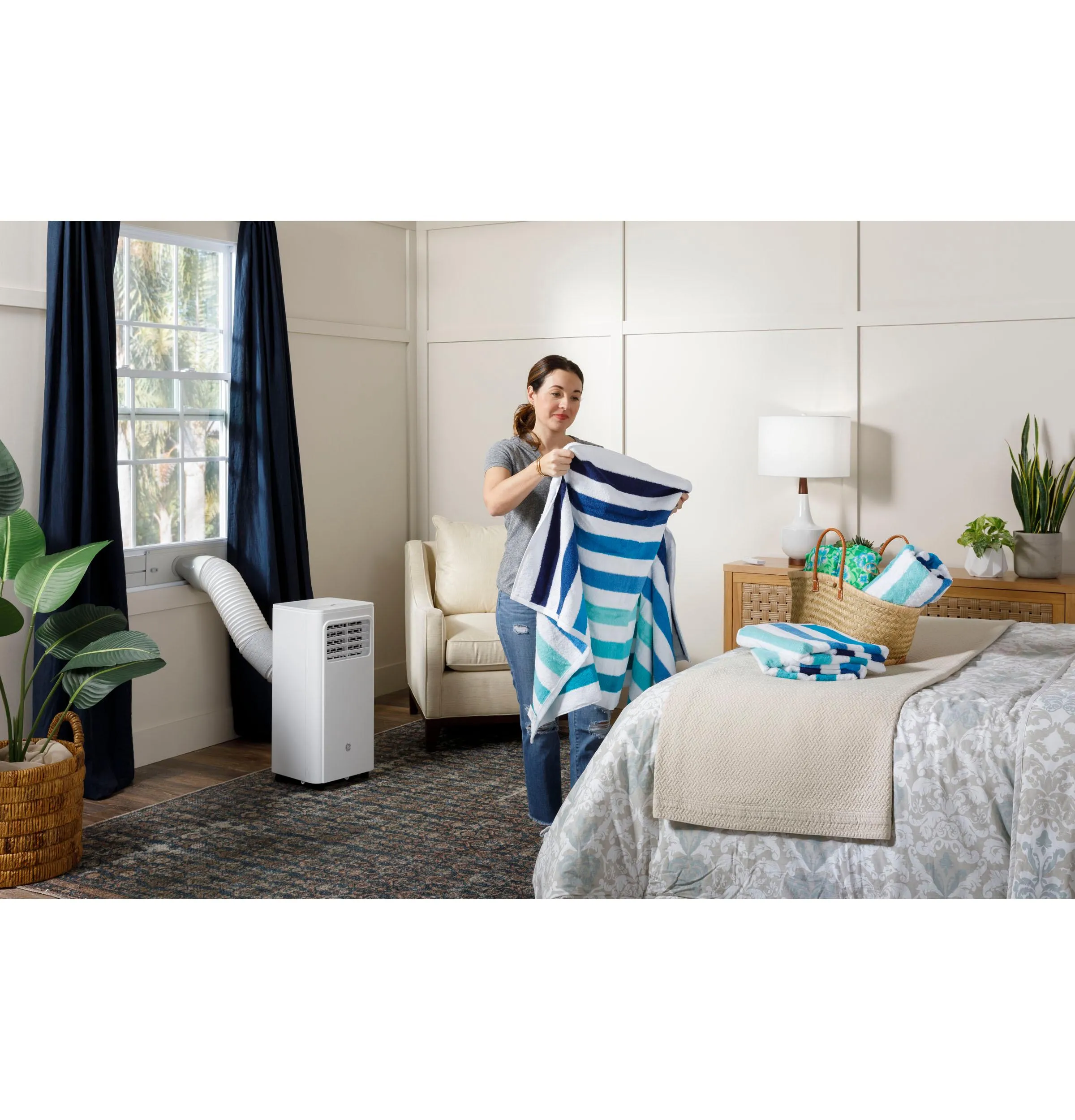 Ge Appliances APMS05BWF Ge® 5,000 Btu Doe Portable Air Conditioner For Small Rooms Up To 200 Sq. Ft.