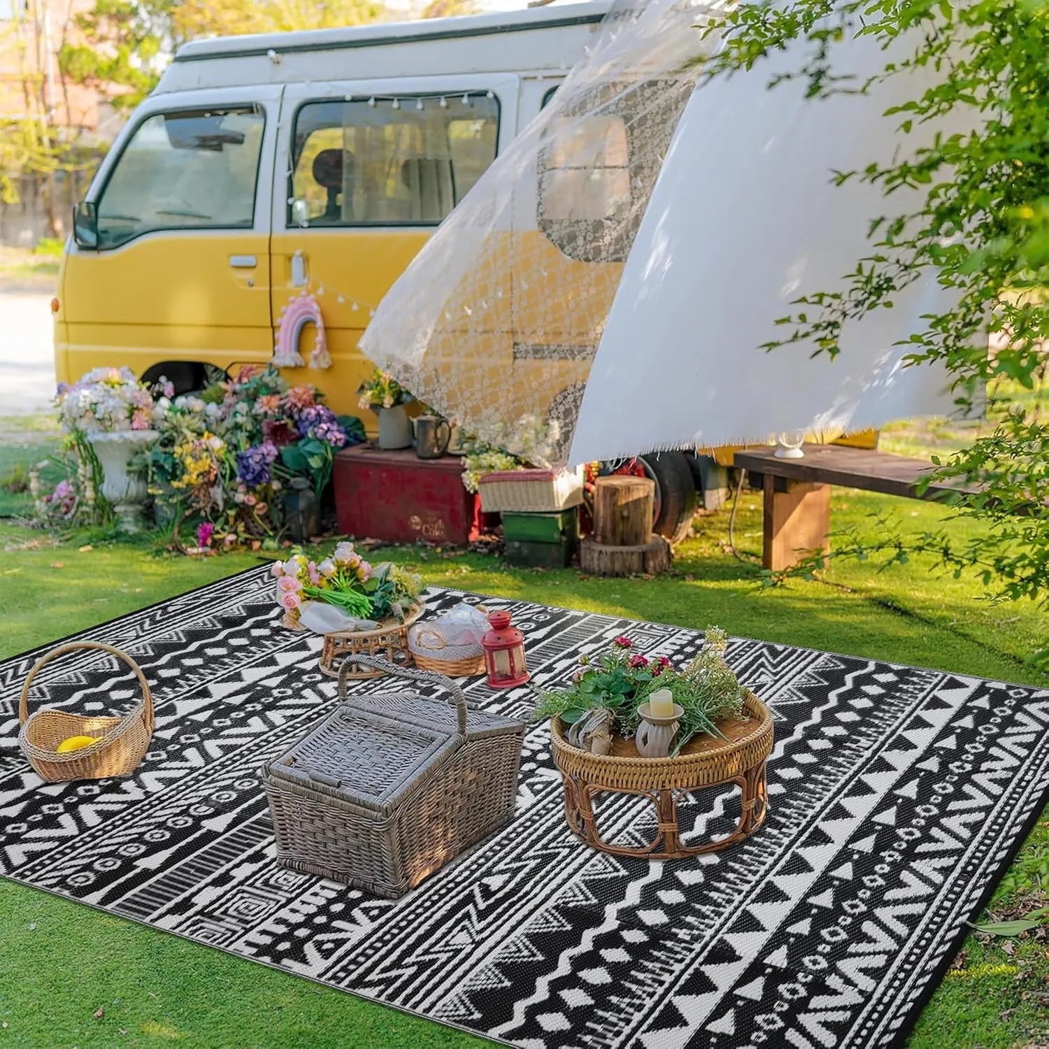 Outdoor Plastic Straw Rug Black and White Waterproof Outdoor Patio 5x8 Carpet Boho Reversible Mat Modern Large Outside for Camping RV Porch Deck Balcony Beach