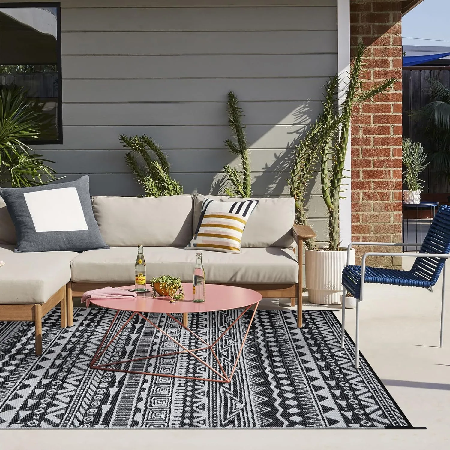 Outdoor Plastic Straw Rug Black and White Waterproof Outdoor Patio 5x8 Carpet Boho Reversible Mat Modern Large Outside for Camping RV Porch Deck Balcony Beach