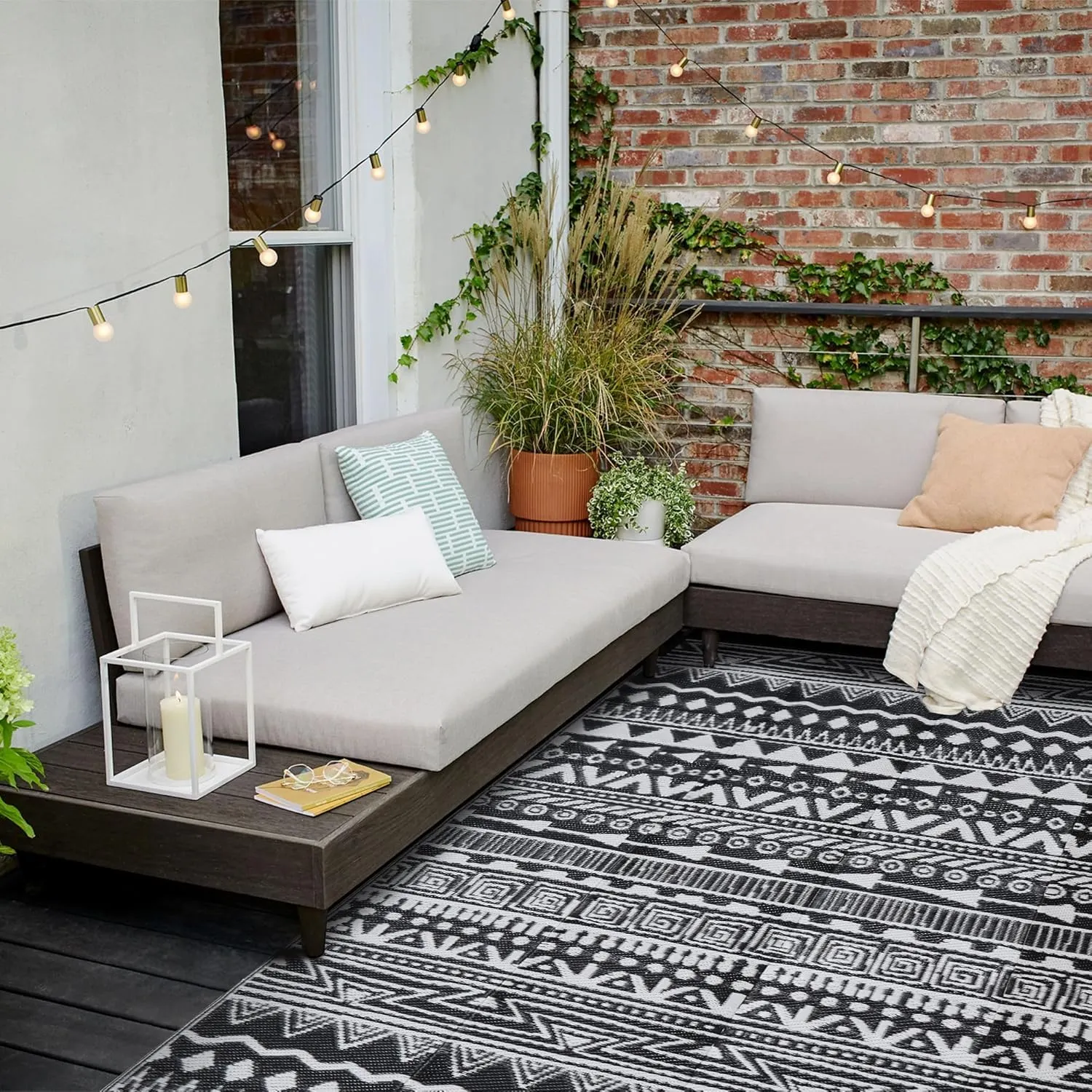 Outdoor Plastic Straw Rug Black and White Waterproof Outdoor Patio 5x8 Carpet Boho Reversible Mat Modern Large Outside for Camping RV Porch Deck Balcony Beach