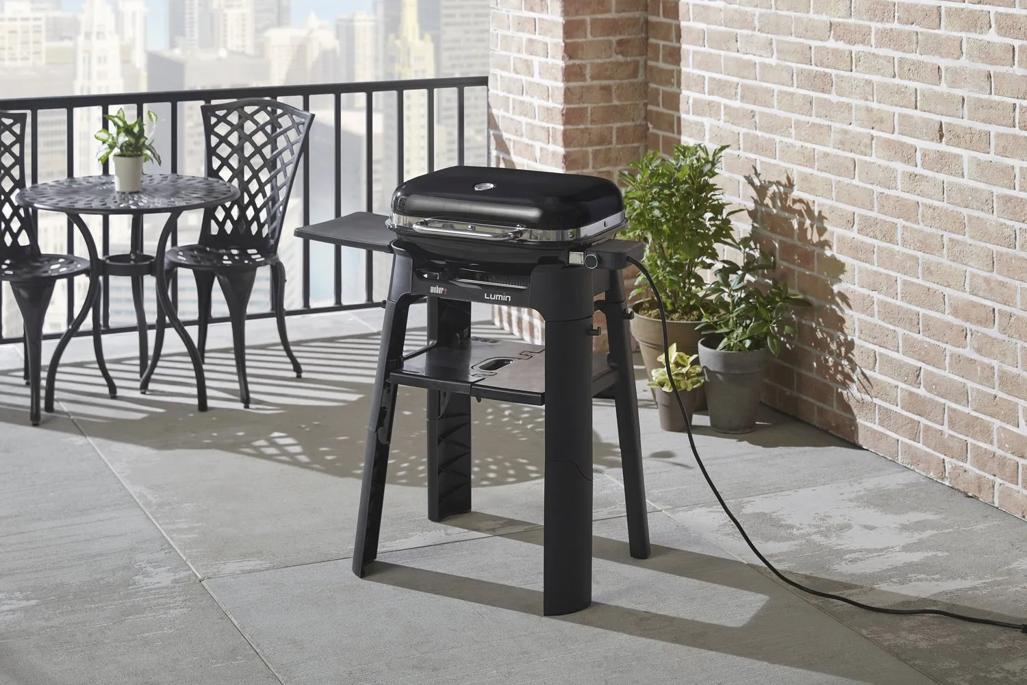 Weber Lumin 2000 Black With Stand