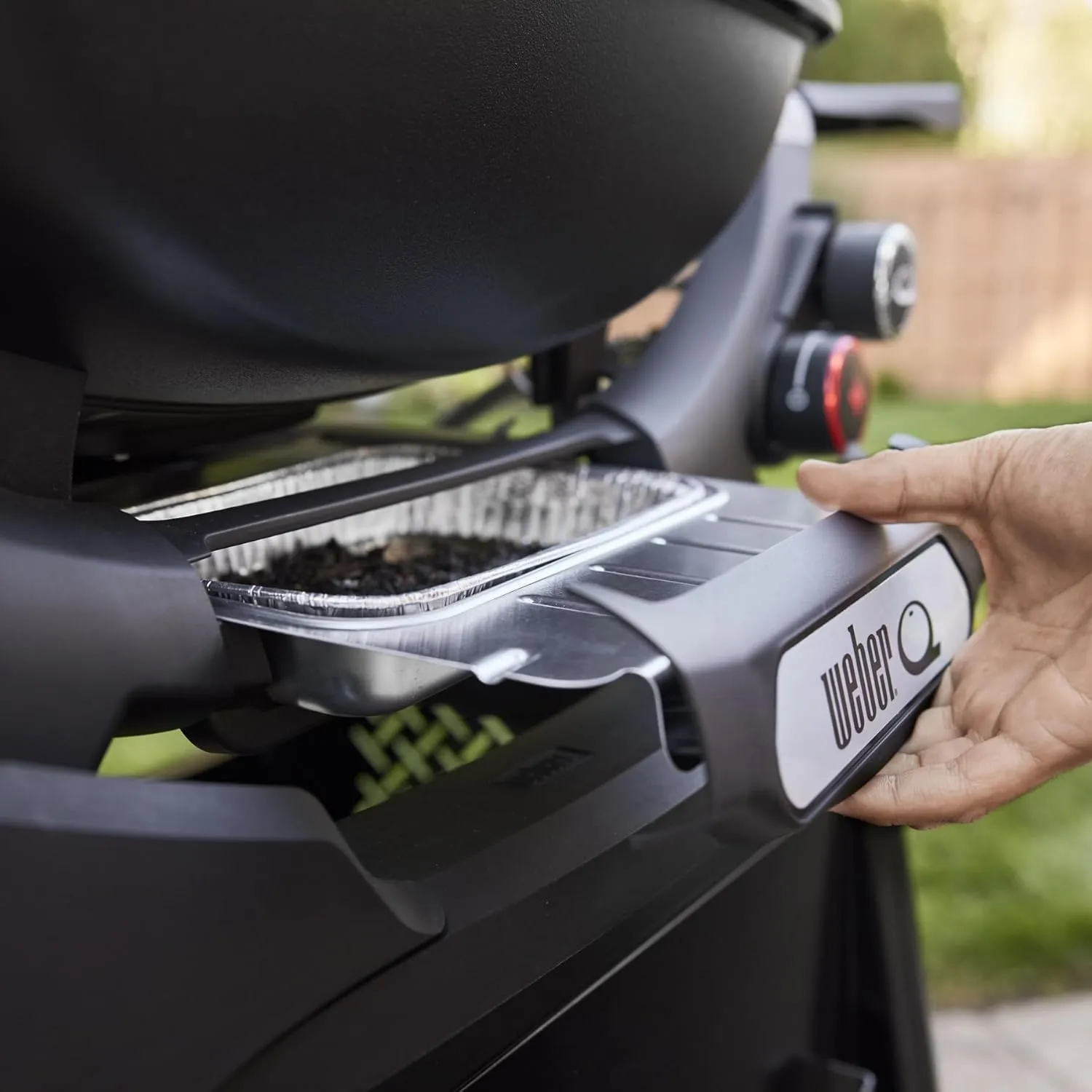 Weber Q 2800N  Liquid Propane Grill with Stand, Smoke Grey
