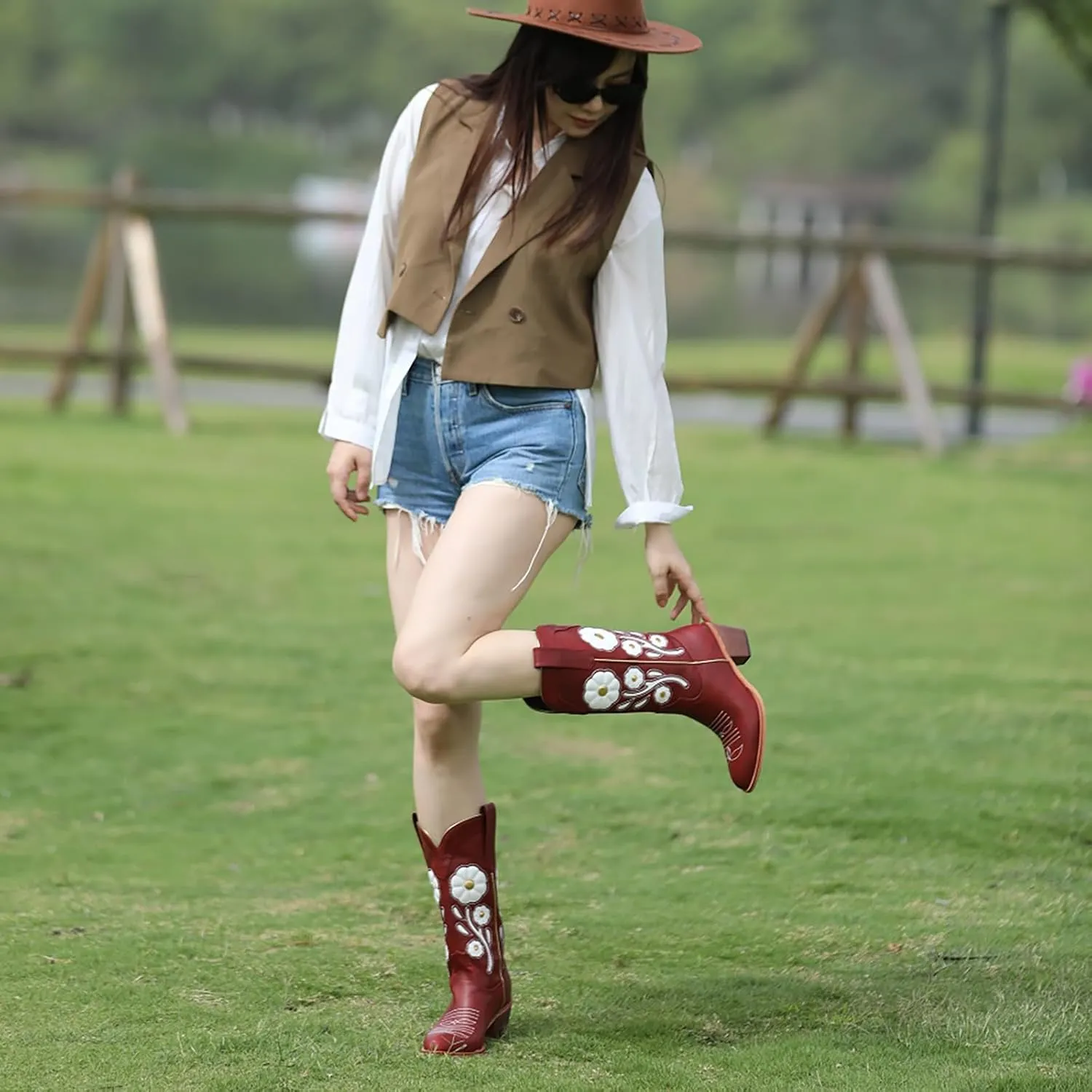 Womens Floral Cowboy Boots,Cute Mid Calf Flower Cowgirl Western Country Boot Pointed Toe Chunky Heel Shoes for Women.